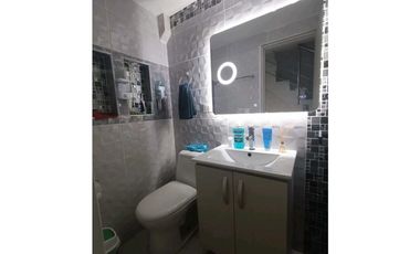 En venta Casa de 3 pisos - Barrio Santafé