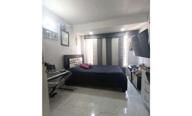 En venta Casa de 3 pisos - Barrio Santafé