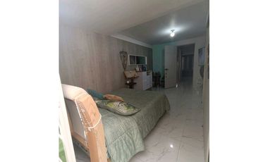 En venta Casa de 3 pisos - Barrio Santafé