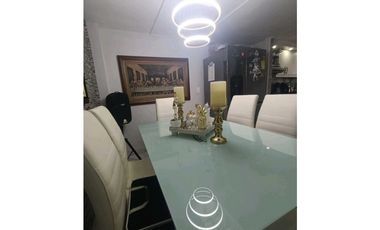 En venta Casa de 3 pisos - Barrio Santafé