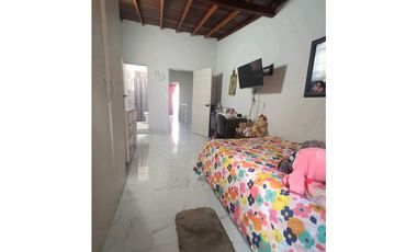En venta Casa de 3 pisos - Barrio Santafé