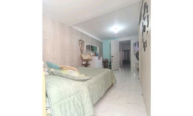 En venta Casa de 3 pisos - Barrio Santafé