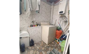 En venta Casa de 3 pisos - Barrio Santafé