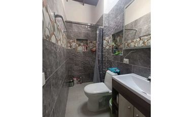 En venta Casa de 3 pisos - Barrio Santafé