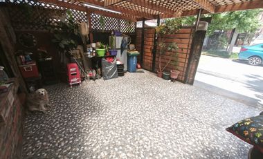 VENDO CASA LA FLORIDA  ESCRITORES NACIONALES