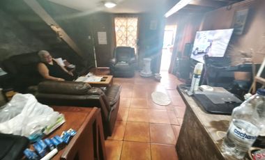 VENDO CASA LA FLORIDA  ESCRITORES NACIONALES