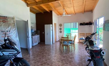 Casa en alquiler - 3 Dormitorios 3 Baños - 330Mts2 -  La Plata