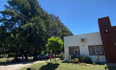 Casa en alquiler - 3 Dormitorios 3 Baños - 330Mts2 -  La Plata