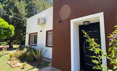 Casa en alquiler - 3 Dormitorios 3 Baños - 330Mts2 -  La Plata