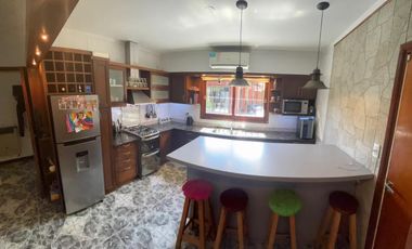 Casa en venta - 3 Dormitorios 3 Baños - Mar del Plata