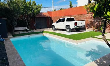 Casa en venta - 3 Dormitorios 3 Baños - Mar del Plata