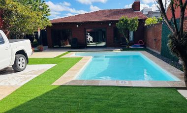 Casa en venta - 3 Dormitorios 3 Baños - Mar del Plata