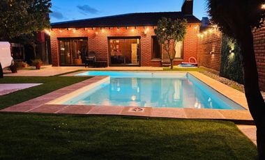 Casa en venta - 3 Dormitorios 3 Baños - Mar del Plata