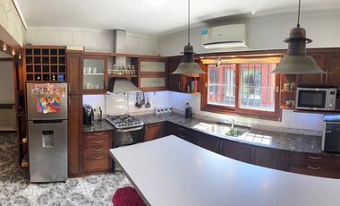 Casa en venta - 3 Dormitorios 3 Baños - Mar del Plata