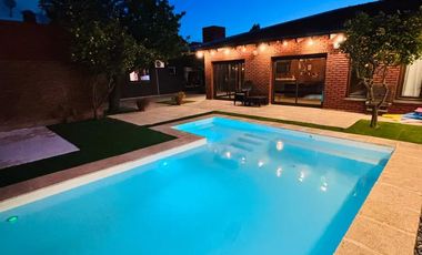 Casa en venta - 3 Dormitorios 3 Baños - Mar del Plata