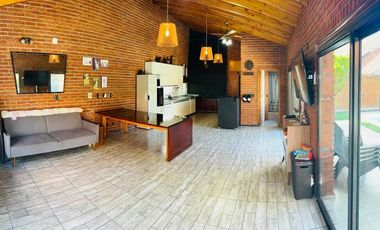 Casa en venta - 3 Dormitorios 3 Baños - Mar del Plata