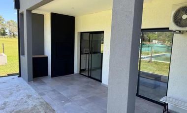 Dúplex en venta - 3 Dormitorios 2 Baños - Campana