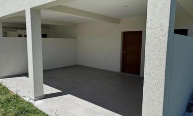 Dúplex en venta - 3 Dormitorios 2 Baños - Campana