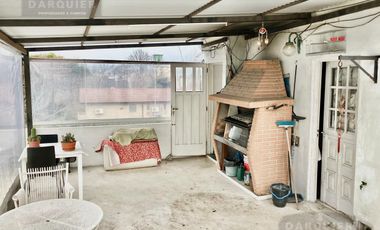 DEPOSITO CON DEPARTAMENTO EN PLANTA ALTA