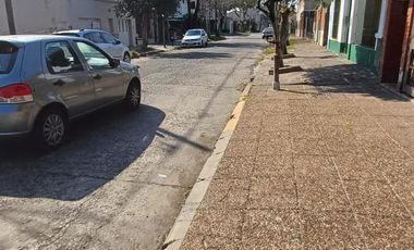 Casa PH Duplex 2 Ambientes con Cochera en Quilmes - Gelly Oben  225