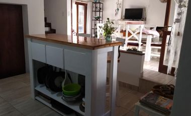 Casa en venta - 4 Dormitorios 2 Baños - 182mts2 - Villa Gesell