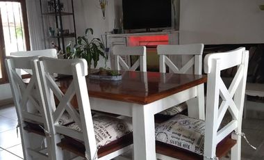 Casa en venta - 4 Dormitorios 2 Baños - 182mts2 - Villa Gesell