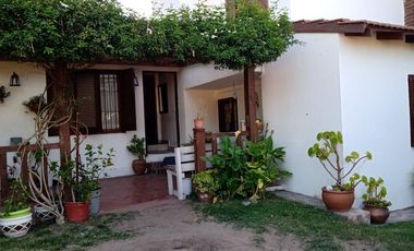 Casa en venta - 4 Dormitorios 2 Baños - 182mts2 - Villa Gesell