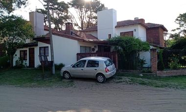 Casa en venta - 4 Dormitorios 2 Baños - 182mts2 - Villa Gesell