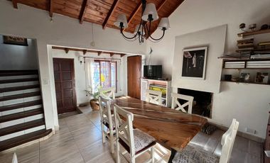 Casa en venta - 4 Dormitorios 2 Baños - 182mts2 - Villa Gesell