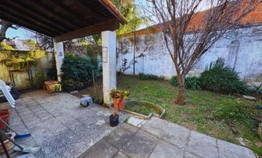 Casa Multifamiliar en venta - 3 Casas - El Palomar