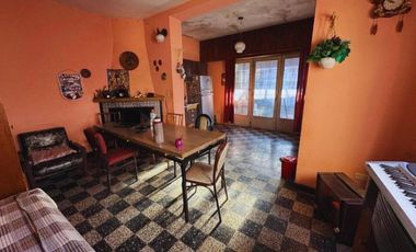 Casa Multifamiliar en venta - 3 Casas - El Palomar