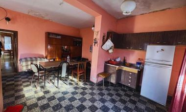 Casa Multifamiliar en venta - 3 Casas - El Palomar