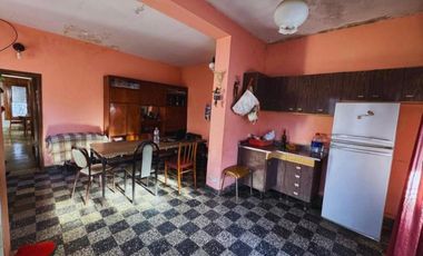 Casa Multifamiliar en venta - 3 Casas - El Palomar