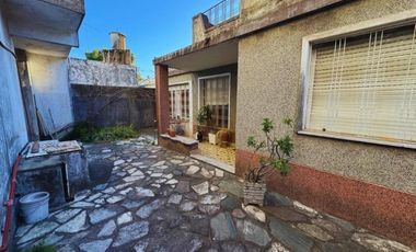 Casa Multifamiliar en venta - 3 Casas - El Palomar