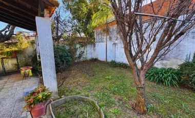 Casa Multifamiliar en venta - 3 Casas - El Palomar