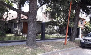 Casa en venta - 4 Dormitorio 2 Baños - 569mts2 - Quilmes