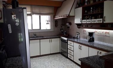 Casa en venta - 4 Dormitorio 2 Baños - 569mts2 - Quilmes