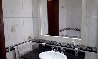 Casa en venta - 4 Dormitorio 2 Baños - 569mts2 - Quilmes