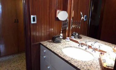 Casa en venta - 4 Dormitorio 2 Baños - 569mts2 - Quilmes