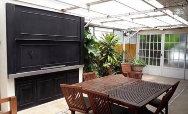 Casa en venta - 4 Dormitorio 2 Baños - 569mts2 - Quilmes