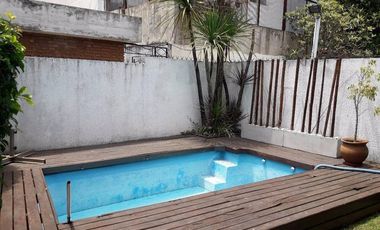 Casa en venta - 4 Dormitorio 2 Baños - 569mts2 - Quilmes