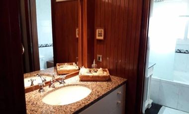 Casa en venta - 4 Dormitorio 2 Baños - 569mts2 - Quilmes
