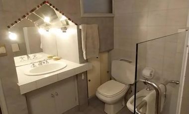 Casa en venta - 2 Dormitorios 2 Baños - 85mts2 - Quilmes