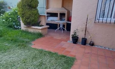 Casa en venta - 2 Dormitorios 2 Baños - 85mts2 - Quilmes