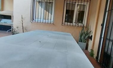 Casa en venta - 2 Dormitorios 2 Baños - 85mts2 - Quilmes