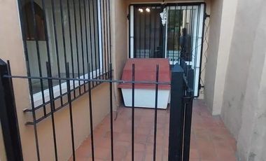 Casa en venta - 2 Dormitorios 2 Baños - 85mts2 - Quilmes