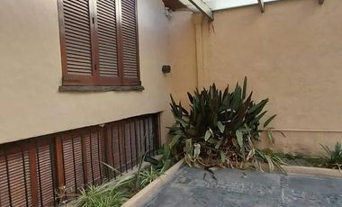 Casa en venta - 2 Dormitorios 2 Baños - 85mts2 - Quilmes