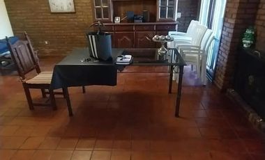 Casa en venta - 2 Dormitorios 2 Baños - 85mts2 - Quilmes