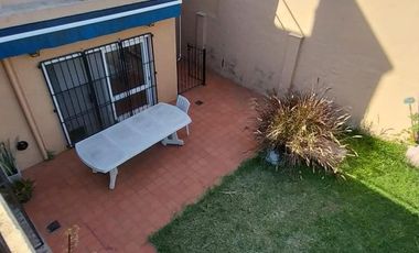 Casa en venta - 2 Dormitorios 2 Baños - 85mts2 - Quilmes