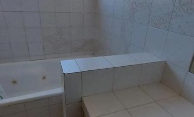 Casa en venta - 2 Dormitorios 2 Baños - 85mts2 - Quilmes